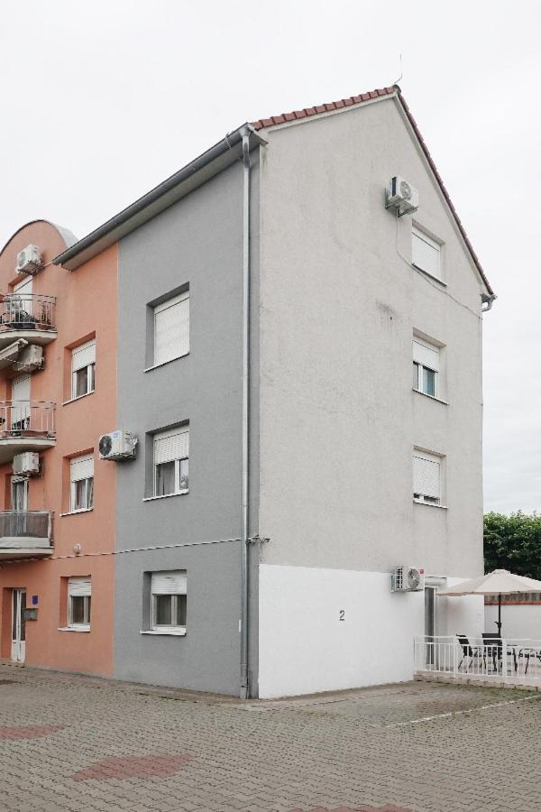 Apartman Gundulic Vinkovci Exterior foto